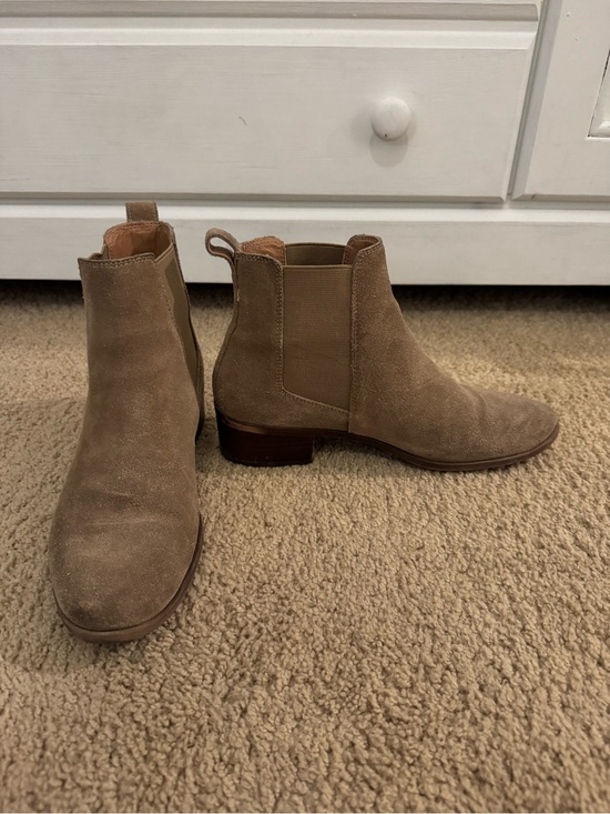 Steve Madden Shoes - Steve Madden Taupe Ankle Boots